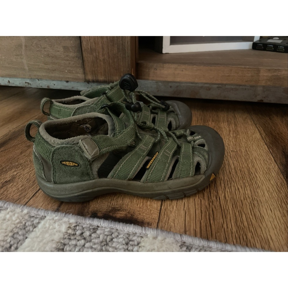 Nice Keen Newport H2 Dusty Olive Camo Sandals Kids Size 12 Beach Hiking